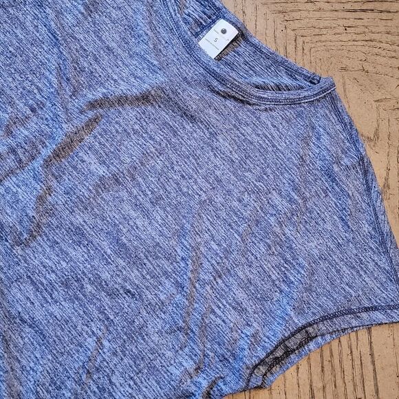 Yogalicious size S blue t shirt NWT open back 💙 - Picture 5 of 7
